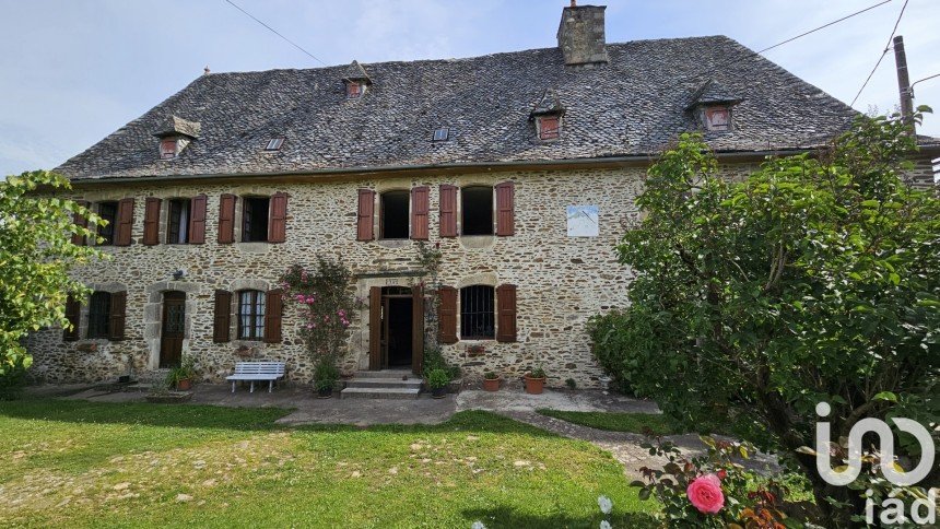 Demeure 8 pièces de 180 m² à Roannes-Saint-Mary (15220)