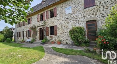 Mansion 8 rooms of 180 m² in Roannes-Saint-Mary (15220)