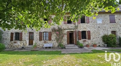 Mansion 8 rooms of 180 m² in Roannes-Saint-Mary (15220)