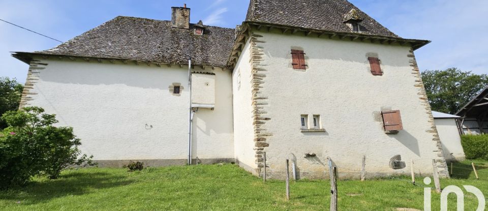 Demeure 8 pièces de 180 m² à Roannes-Saint-Mary (15220)