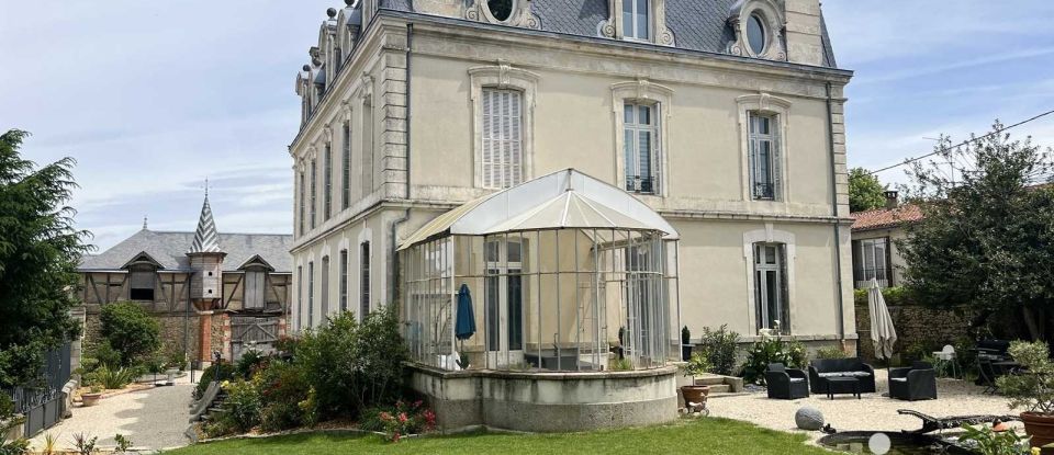 Mansion 13 rooms of 545 m² in Parthenay (79200)