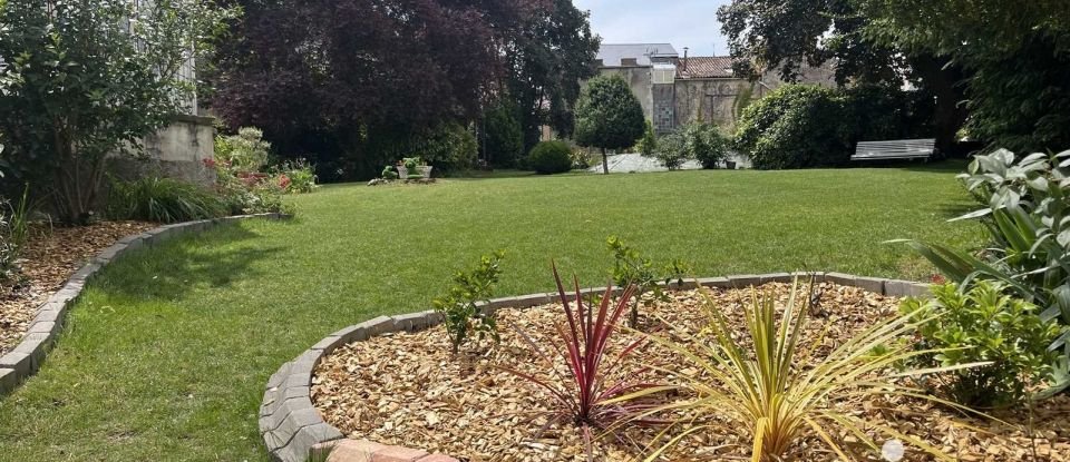 Mansion 13 rooms of 545 m² in Parthenay (79200)