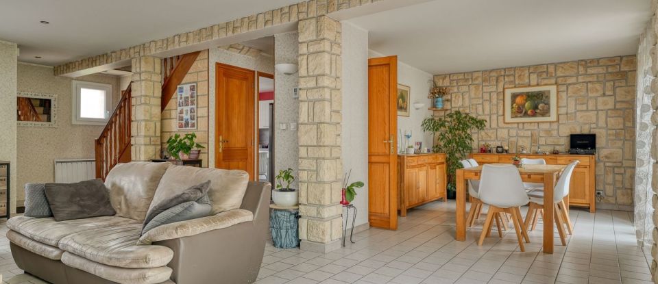 House 6 rooms of 127 m² in Pontault-Combault (77340)