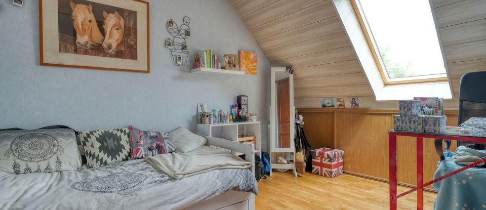 House 6 rooms of 127 m² in Pontault-Combault (77340)