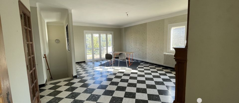 Maison traditionnelle 8 pièces de 180 m² à Suze-la-Rousse (26790)