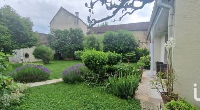 Traditional house 5 rooms of 122 m² in Mandres-les-Roses (94520)