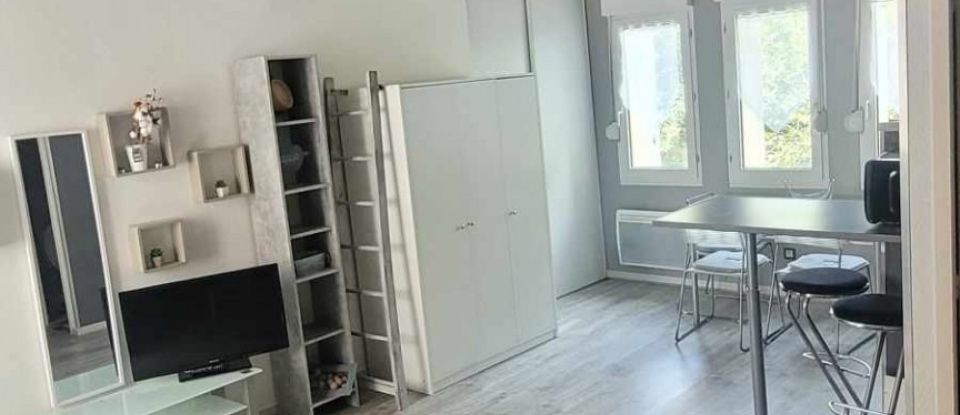 Apartment 1 room of 38 m² in Nîmes (30900)