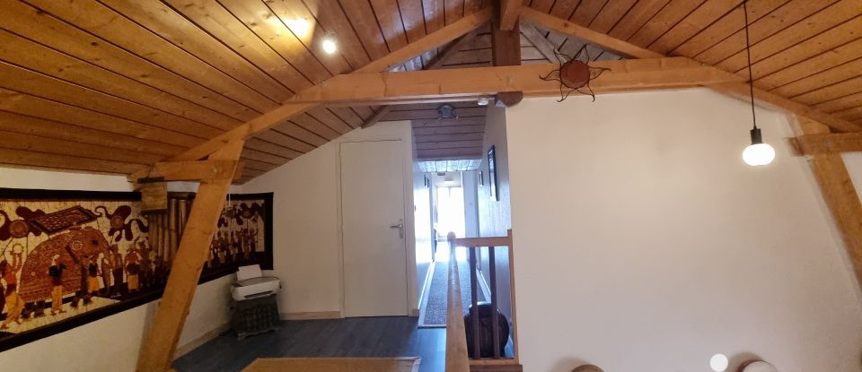 Longère 7 pièces de 130 m² à Nuaillé (49340)