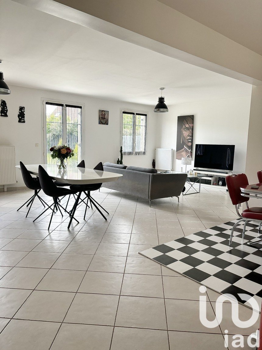 Maison 7 pièces de 152 m² à Saint-Pierre-du-Perray (91280)