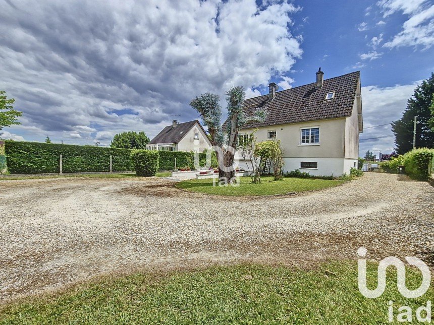 Traditional house 4 rooms of 130 m² in Bourges (18000)