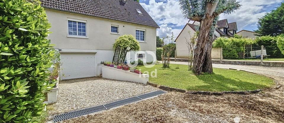 Traditional house 4 rooms of 130 m² in Bourges (18000)