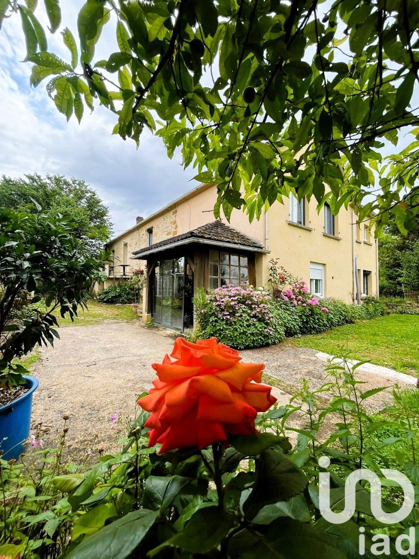 Traditional house 10 rooms of 141 m² in Tamniès (24620)