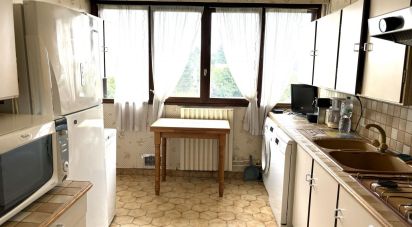 Appartement 7 pièces de 141 m² à Noisy-le-Roi (78590)