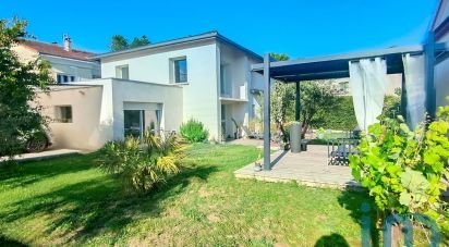 House 6 rooms of 142 m² in Montélimar (26200)