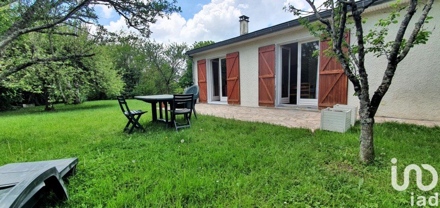 Traditional house 5 rooms of 90 m² in Coignières (78310)