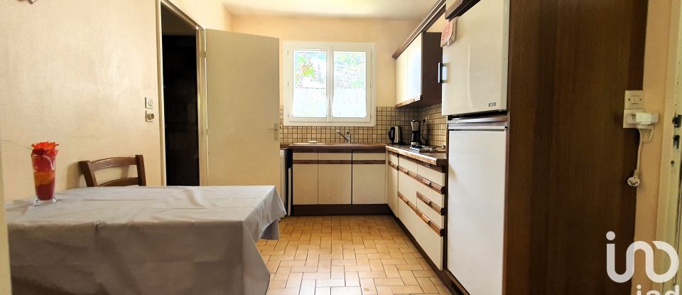 Traditional house 5 rooms of 90 m² in Coignières (78310)