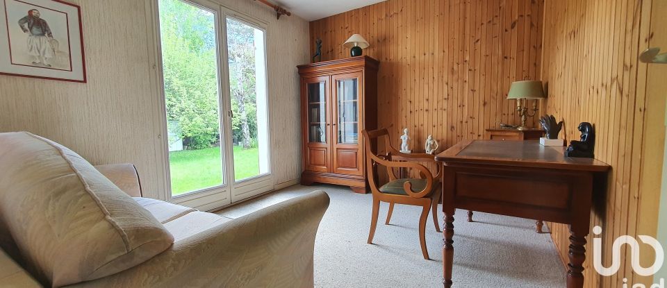 Traditional house 5 rooms of 90 m² in Coignières (78310)