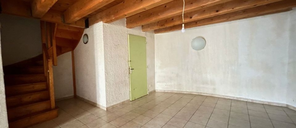 House 5 rooms of 100 m² in Jonquières-Saint-Vincent (30300)