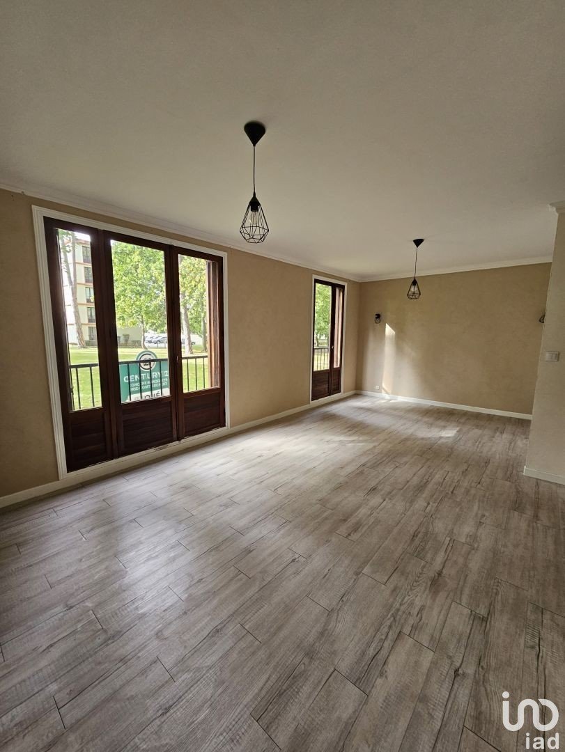 Apartment 6 rooms of 83 m² in Brie-Comte-Robert (77170)