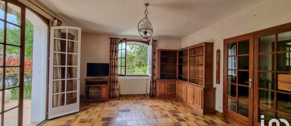 Maison 6 pièces de 139 m² à Saint-Saturnin (16290)