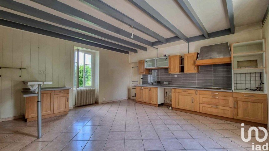 House 4 rooms of 126 m² in Saint-Saturnin (16290)