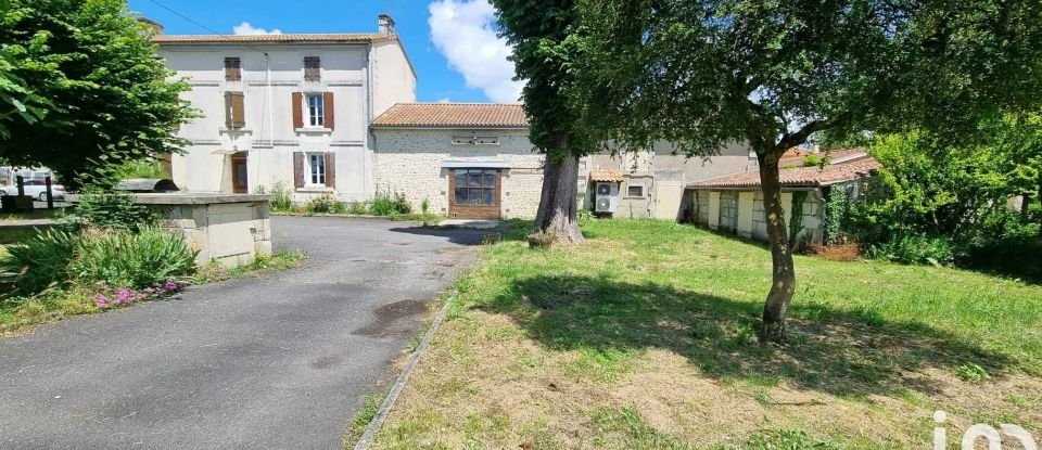 House 4 rooms of 126 m² in Saint-Saturnin (16290)