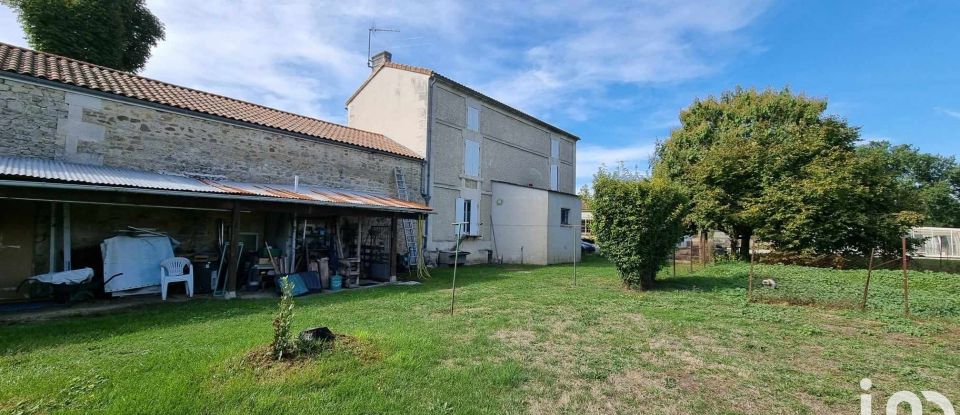 Maison 4 pièces de 126 m² à Saint-Saturnin (16290)