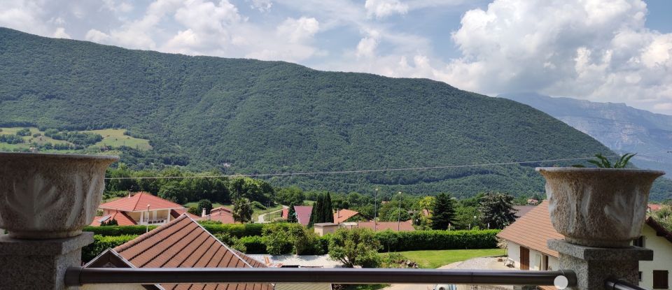 Maison traditionnelle 8 pièces de 189 m² à Saint-Georges-de-Commiers (38450)