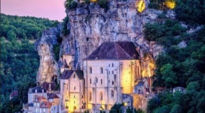 Hotel 2* of 600 m² in Rocamadour (46500)