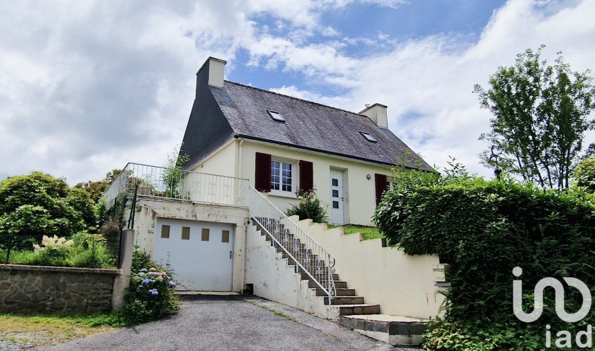 Maison traditionnelle 4 pièces de 90 m² à Saint-Hernin (29270)