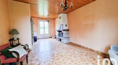 Maison traditionnelle 4 pièces de 90 m² à Saint-Hernin (29270)