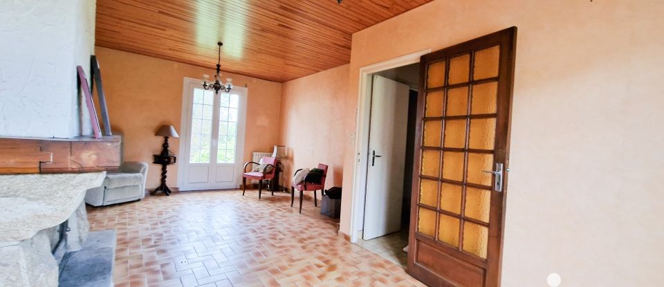 Traditional house 4 rooms of 90 m² in Saint-Hernin (29270)