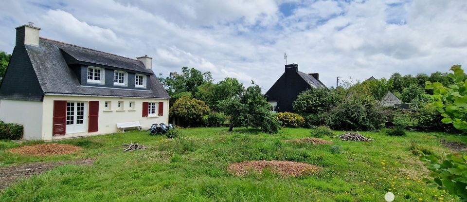 Maison traditionnelle 4 pièces de 90 m² à Saint-Hernin (29270)