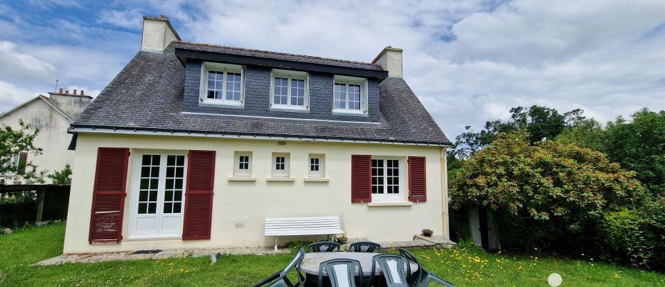 Maison traditionnelle 4 pièces de 90 m² à Saint-Hernin (29270)