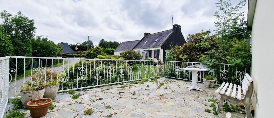 Maison traditionnelle 4 pièces de 90 m² à Saint-Hernin (29270)