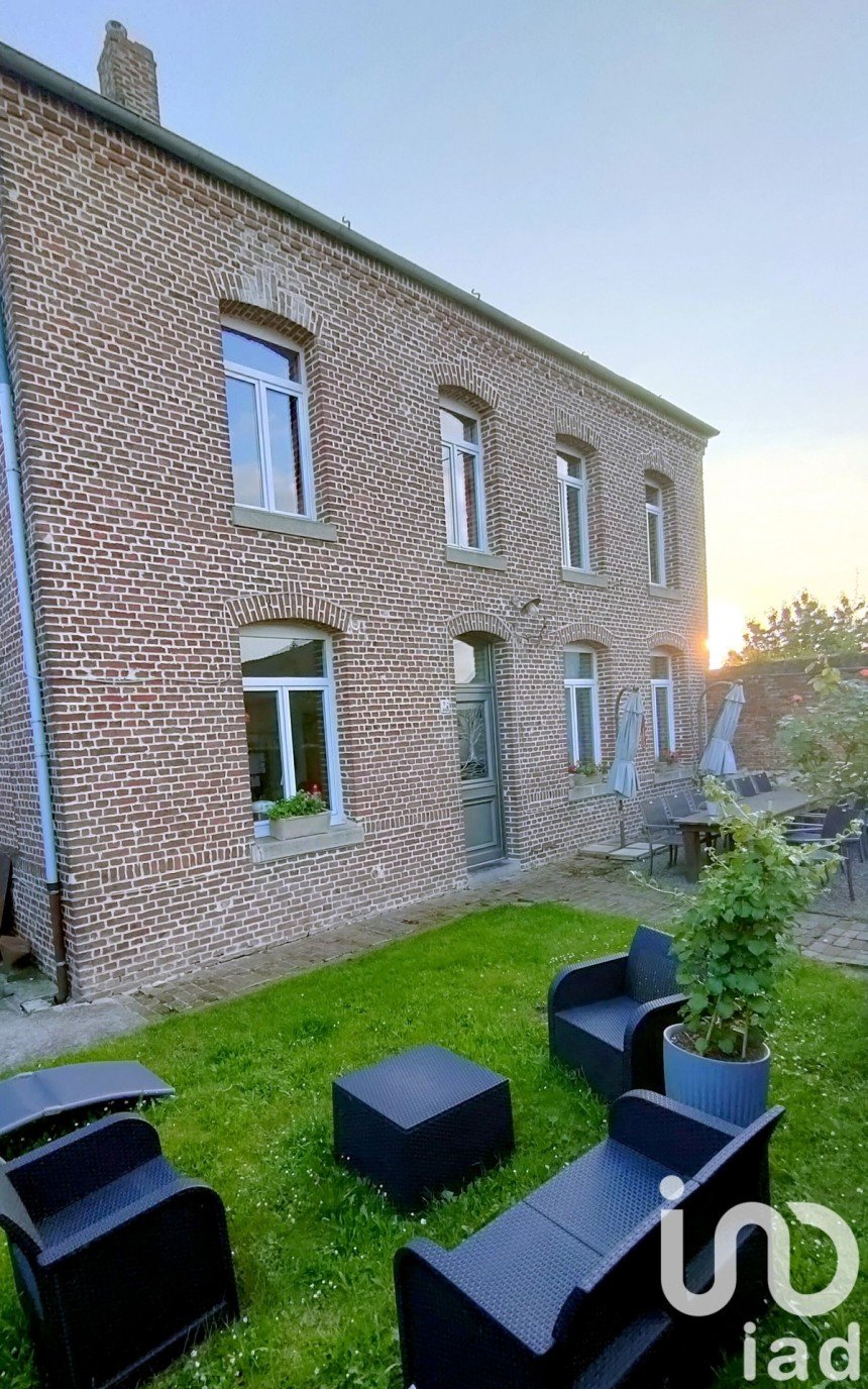 Maison de village 9 pièces de 220 m² à Montrécourt (59227)