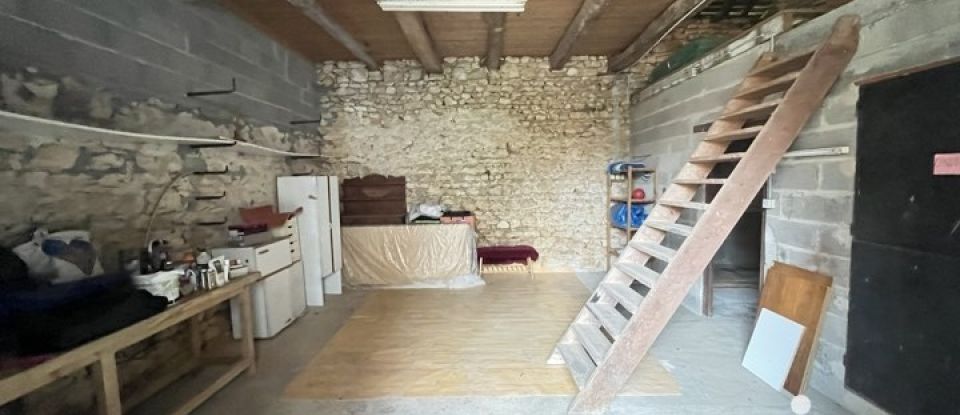 Country house 4 rooms of 120 m² in Saint-Pierre-de-Maillé (86260)