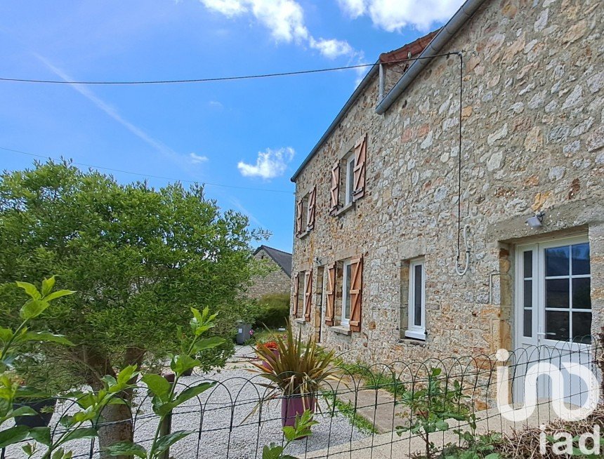 Country house 6 rooms of 104 m² in Les Moitiers-d'Allonne (50270)