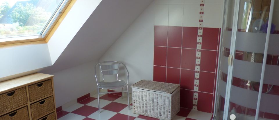 House 6 rooms of 157 m² in Le Tour-du-Parc (56370)