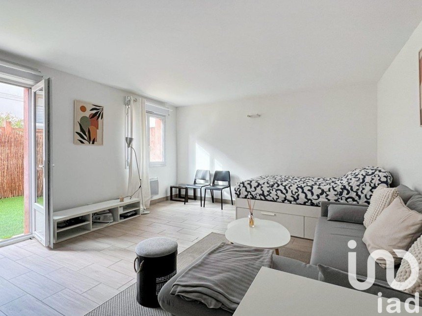 Apartment 1 room of 34 m² in Pontault-Combault (77340)