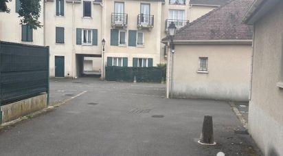 Parking of 12 m² in Montlhéry (91310)