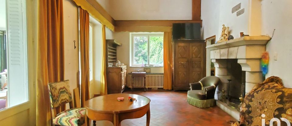 House 7 rooms of 142 m² in Le Vigean (15200)