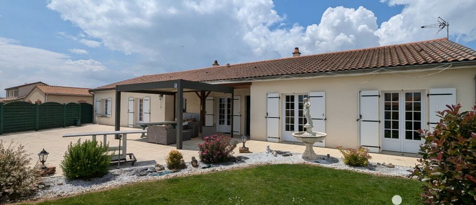 Pavilion 7 rooms of 167 m² in Thouars (79100)