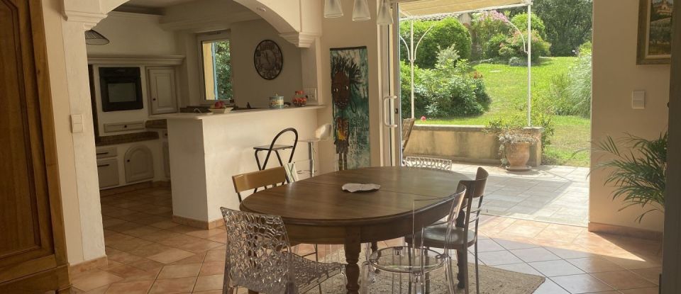 House 7 rooms of 165 m² in Sorgues (84700)