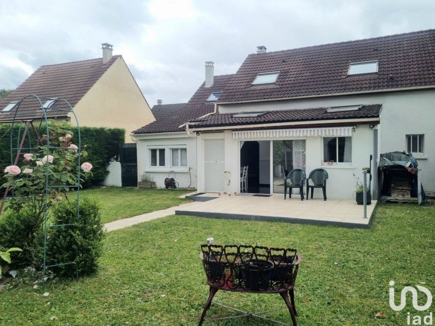 House 7 rooms of 141 m² in Savigny-le-Temple (77176)