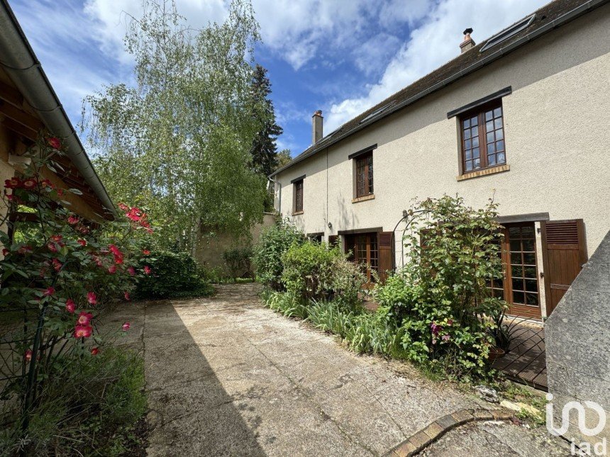 House 5 rooms of 204 m² in Béville-le-Comte (28700)