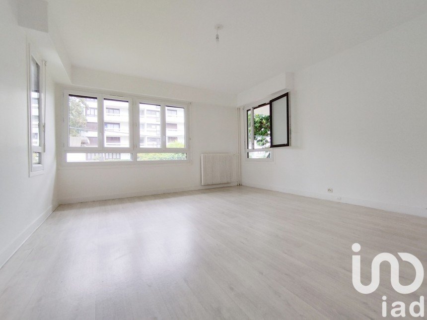 Apartment 3 rooms of 65 m² in Les Ulis (91940)