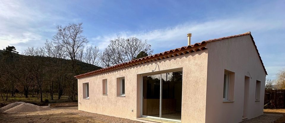 Maison 4 pièces de 87 m² à Bagnols-en-Forêt (83600)