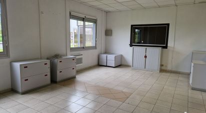 Business premises of 1,100 m² in Monnaie (37380)