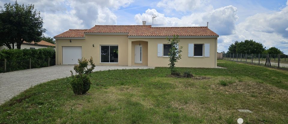 House 4 rooms of 106 m² in Mornac (16600)